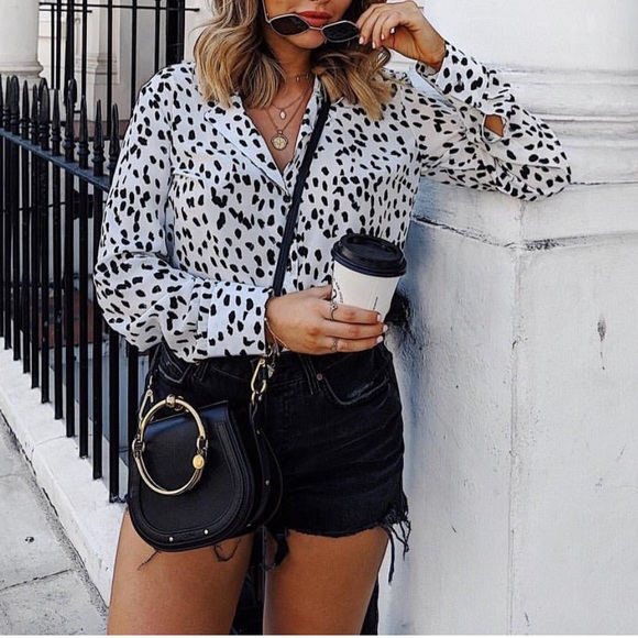 Free People Tops - ✨CLOSET CLEANOUT SALE✨ 🐆animal print blouse🦓 Free People Tops - ✨CLOSET CLEANOUT SALE✨ 🐆animal print blouse🦓